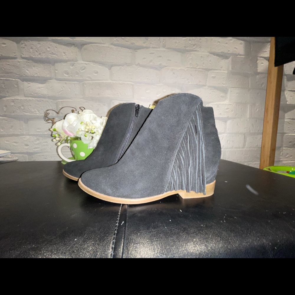 MUDD Black Suede Leather Ankle Boots w/ Fringe